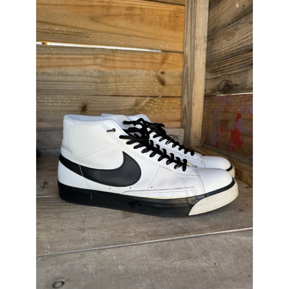 Blazer
Nike‎ Mid 'White Black'  315877 105  MEN Size 9.5